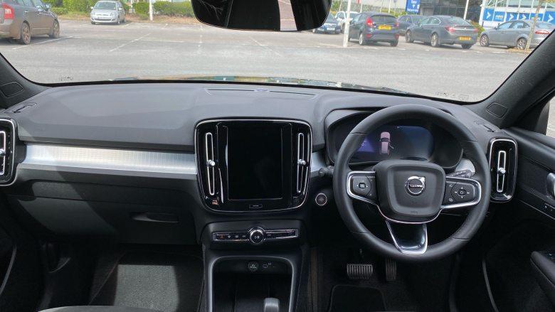 Volvo XC40 2.0 B4P Plus Black Edition 5dr Auto Petrol Estate